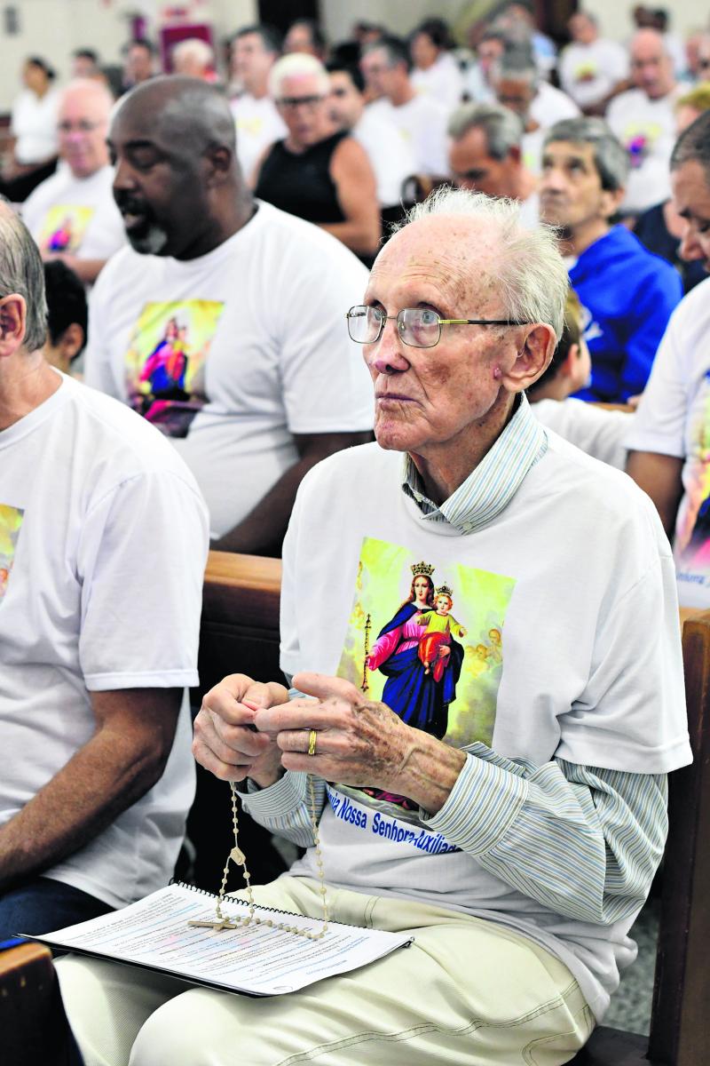 José Mininelli, 93, é membro do Terço dos Homens em paróquia da Região Lapa