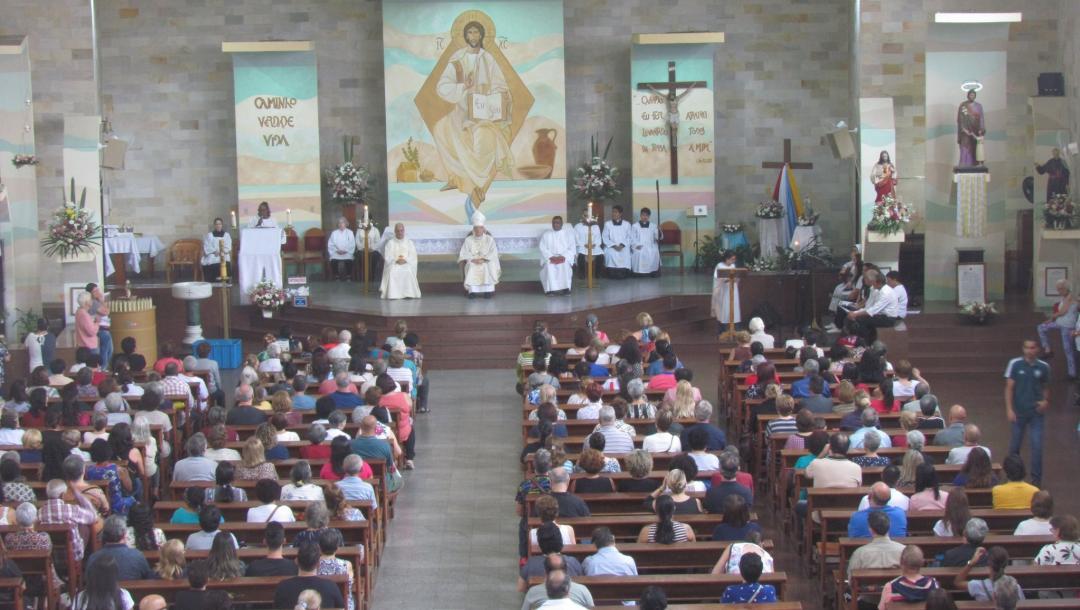 O Santuário Santa Edwiges, na Região Episcopal Ipiranga, celebrou a solenidade da Padroeira dos Pobres e Endividados, no dia 16, com sete missas, uma delas Dom José Roberto - Crédito: Martinho Vagner 