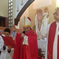 Dom Jorge Pierozan, celebrou no domingo, 6, o sacramento da Crisma, para 43 jovens e adultos, na Paróquia Santo Antônio do Lausanne, na Região Santana - Crédito; José Henrique 